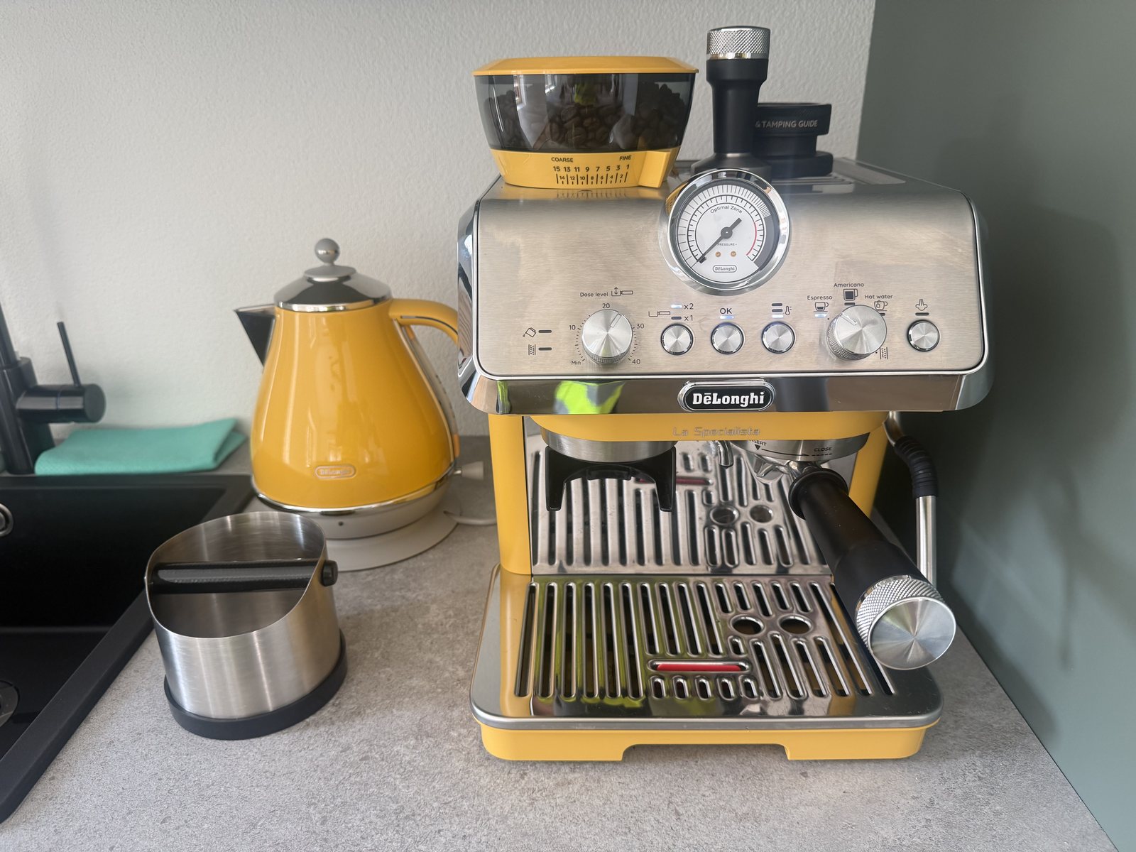 Macchina da caffe espresso con macinacaffe
